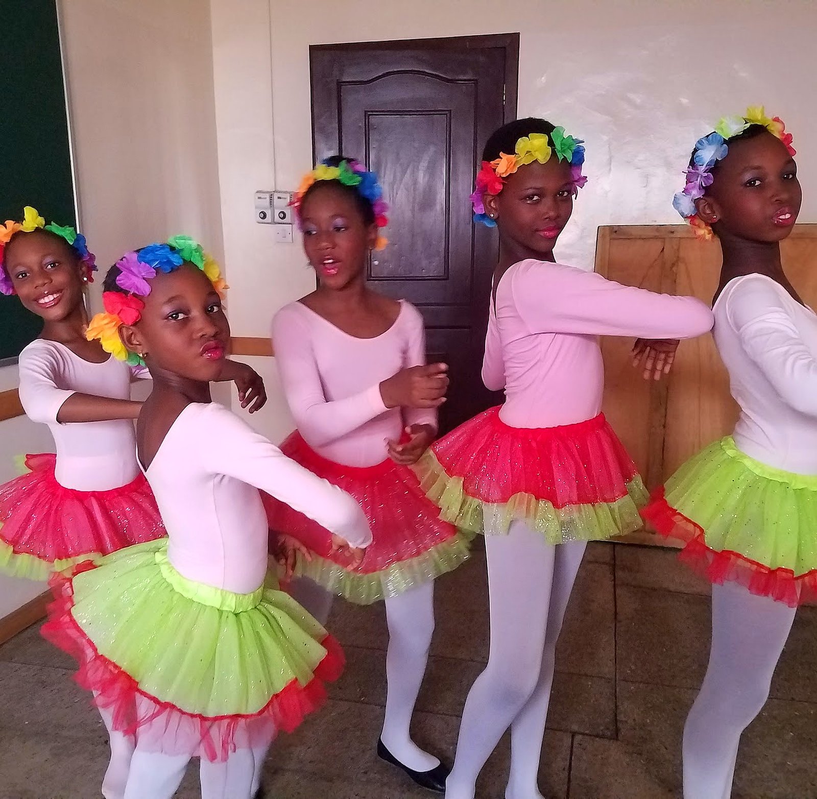 Giggle School ballet students performing